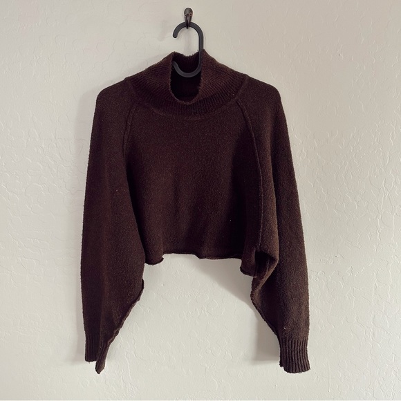 Urban Outfitters cropped turtle neck - Picture 1 of 2